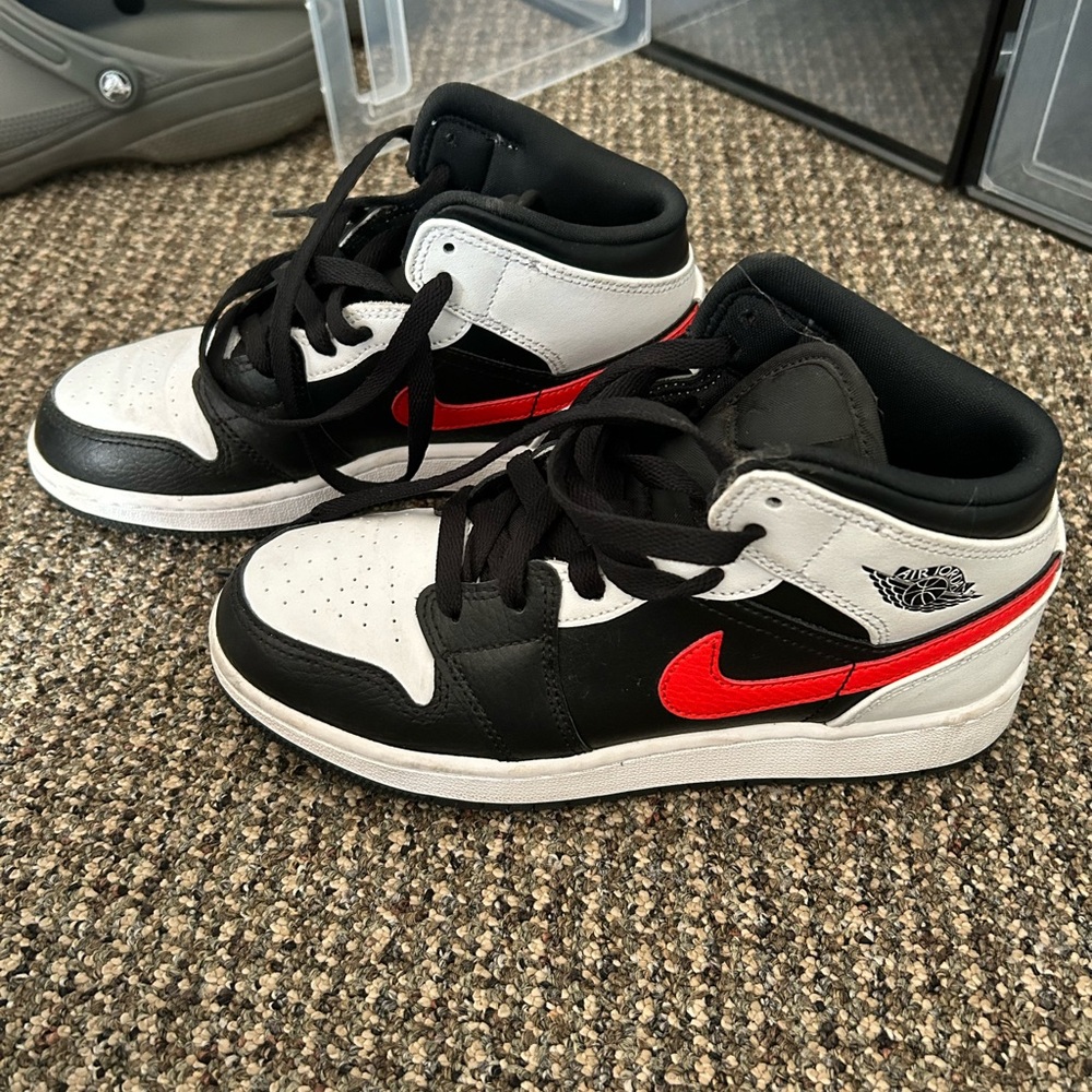 - Nike Mid Dunks Youth